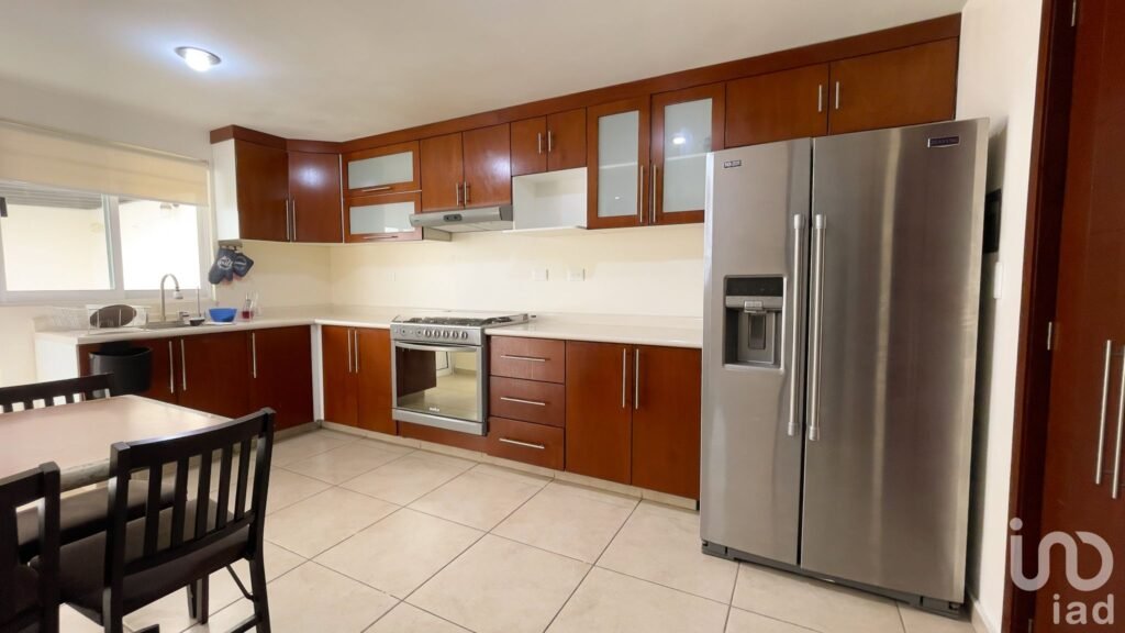 Casa Amueblada en Renta Cuautlancingo cerca de VW: Cocina Equipada, Jardín, Portón Eléctrico