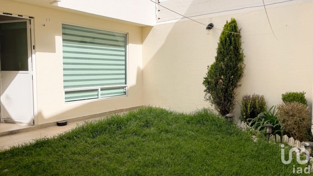 Casa Amueblada en Renta Cuautlancingo cerca de VW: Cocina Equipada, Jardín, Portón Eléctrico