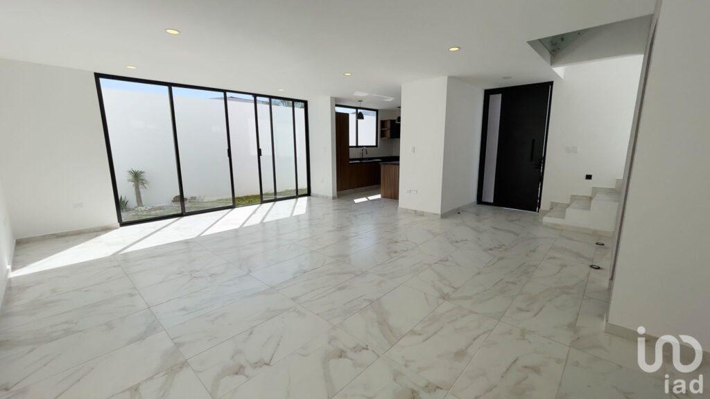 Casa Nueva en Esquina, Parque Veracruz Lomas de Angelopolis: Acabados de Lujo, Seguridad