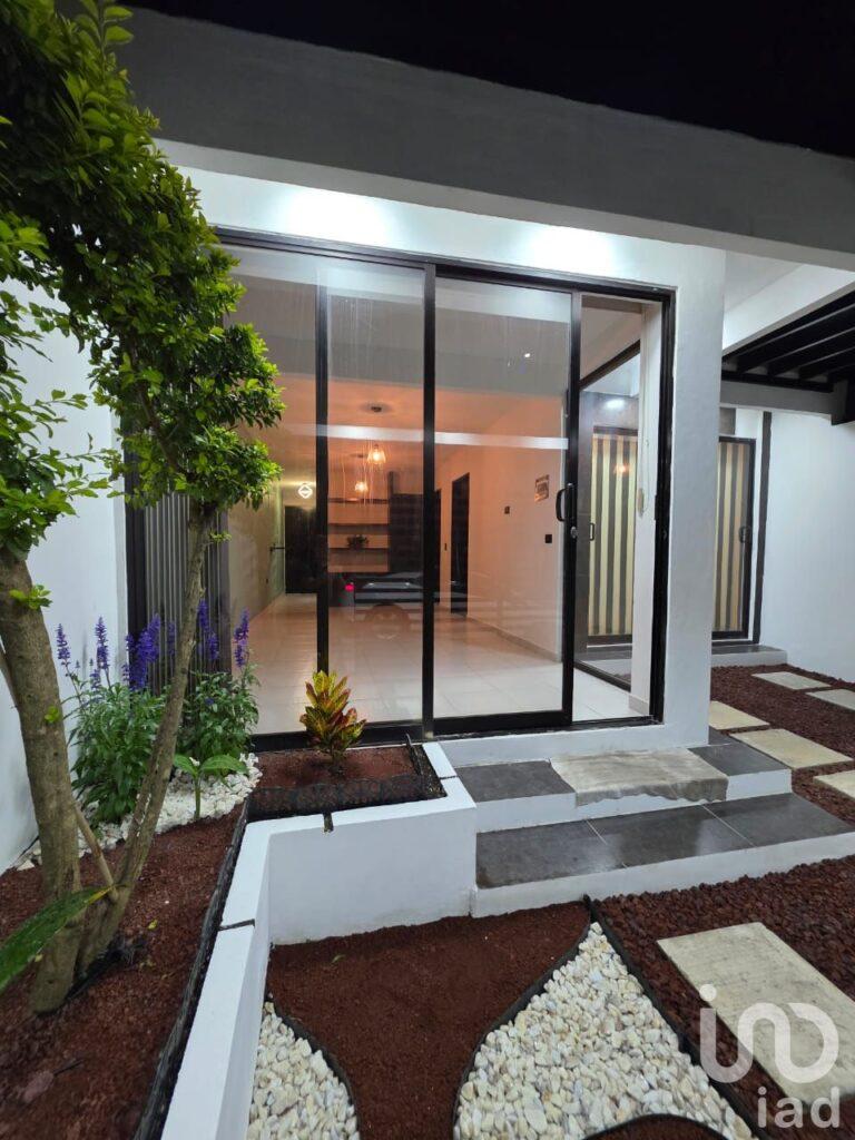 Venta de casa de un nivel renovada en lomas de santa fe en Xalapa