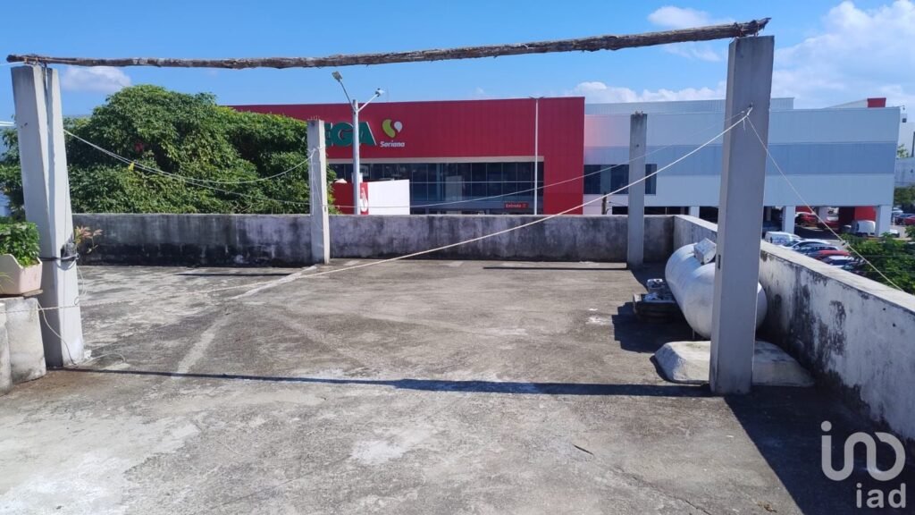 Edificio en Venta con 6 Departamentos y 2 Locales Comerciales en Playa del Carmen.
