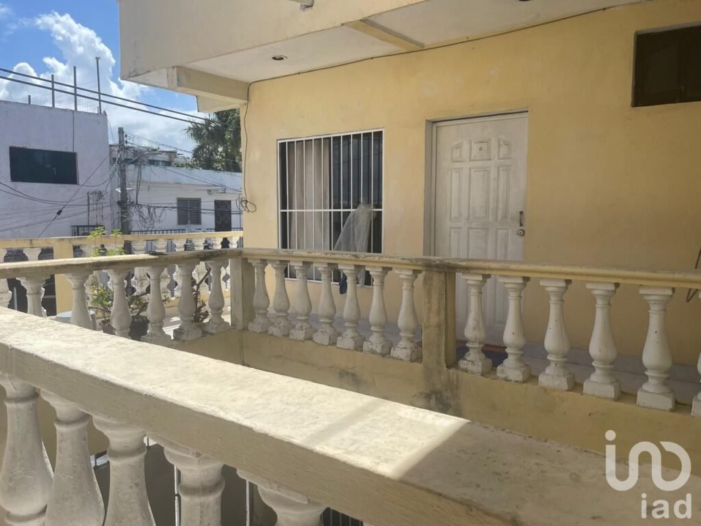 Edificio en Venta con 6 Departamentos y 2 Locales Comerciales en Playa del Carmen.