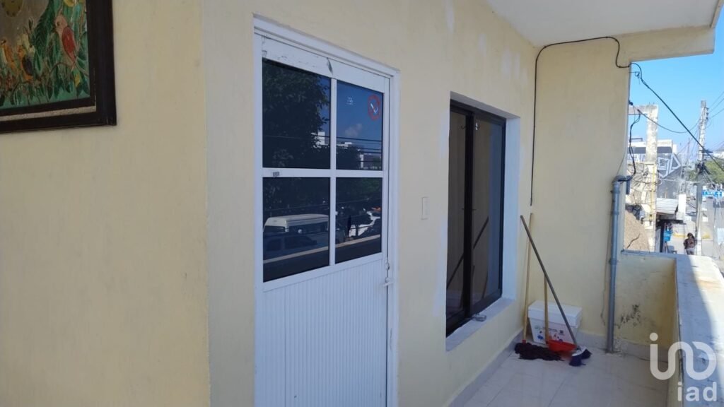 Edificio en Venta con 6 Departamentos y 2 Locales Comerciales en Playa del Carmen.