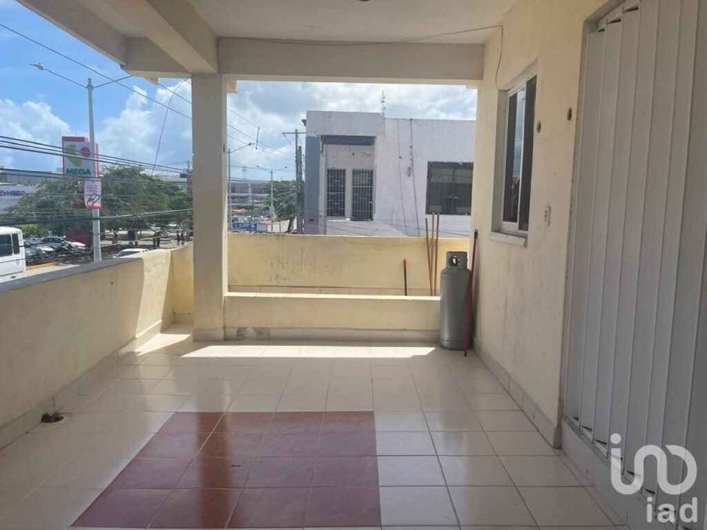 Edificio en Venta con 6 Departamentos y 2 Locales Comerciales en Playa del Carmen.