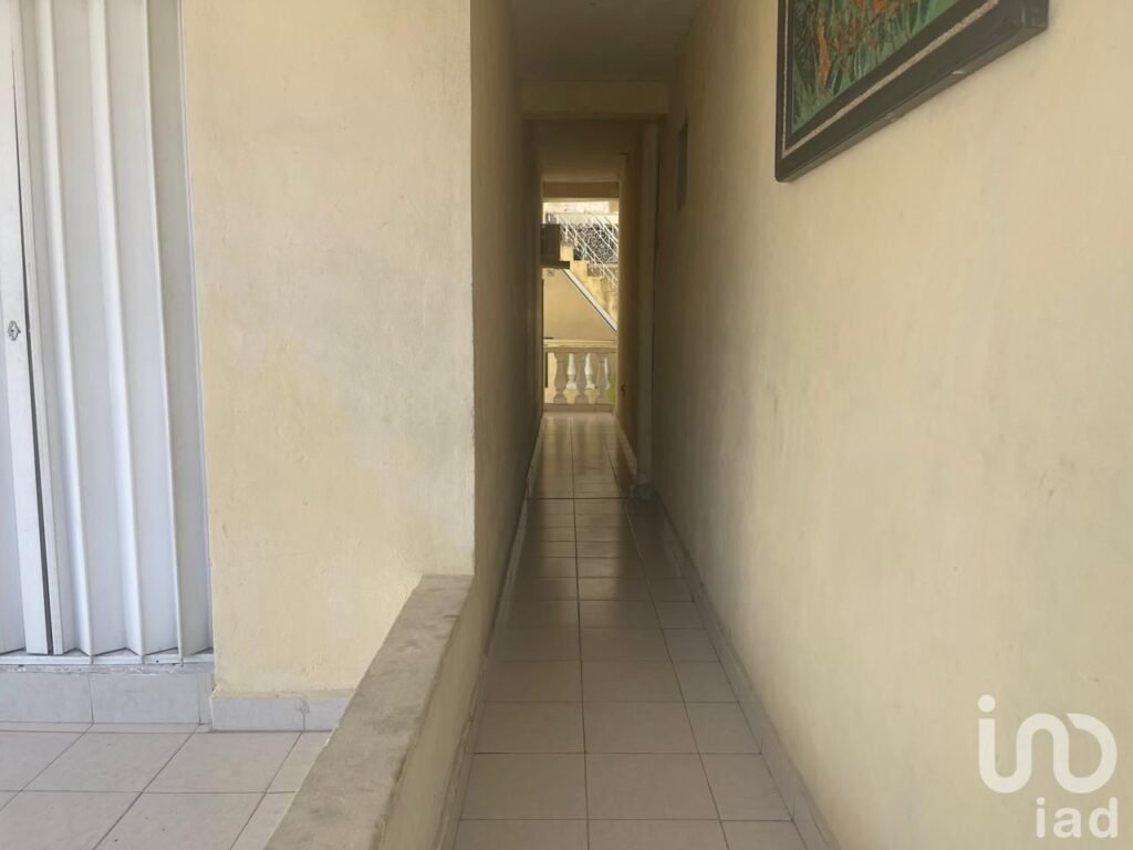 Edificio en Venta con 6 Departamentos y 2 Locales Comerciales en Playa del Carmen.