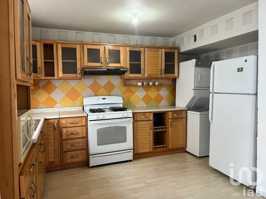 Casa en Renta en Mexicali. Zona céntrica, Dos niveles.