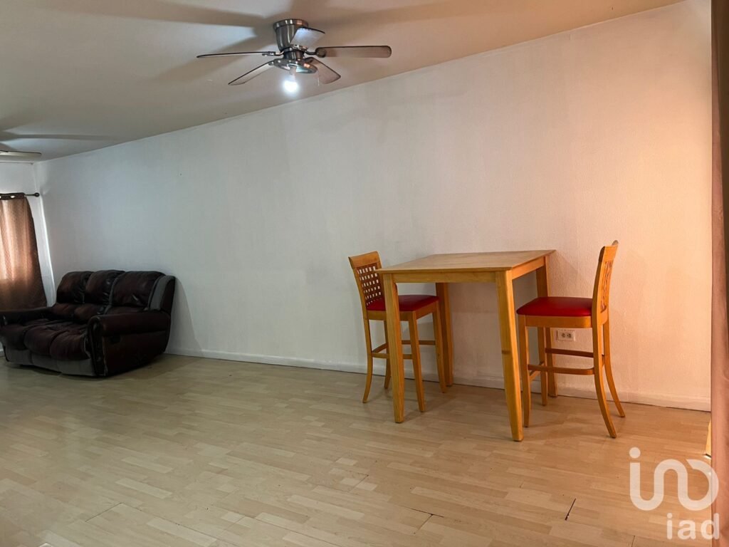 Casa en Renta en Mexicali. Zona céntrica, Dos niveles.
