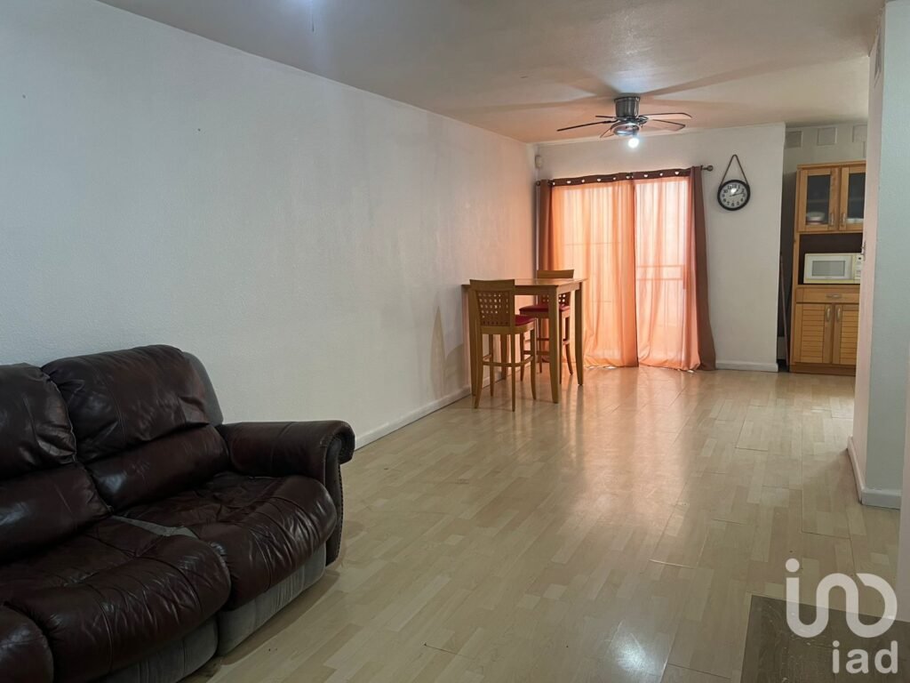 Casa en Renta en Mexicali. Zona céntrica, Dos niveles.