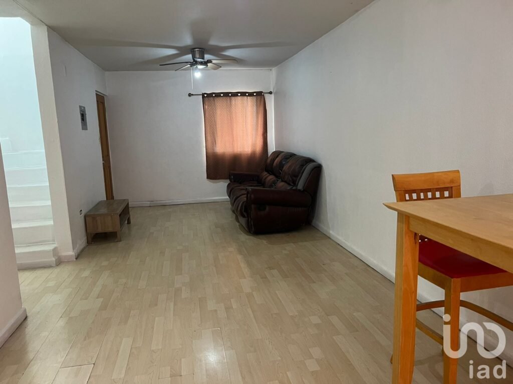 Casa en Renta en Mexicali. Zona céntrica, Dos niveles.