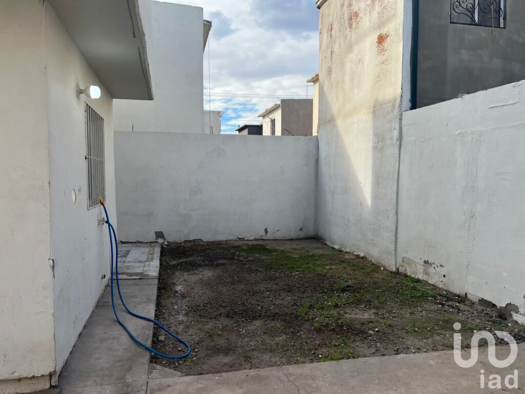 Casa en Renta en Mexicali. Zona céntrica, Dos niveles.