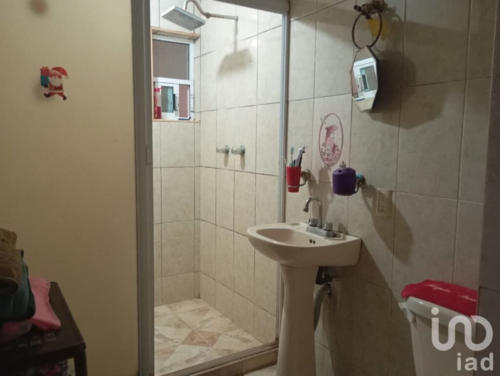 CASA EN VENTA CIUDAD SAGUN 4 LOCALES, 2DO PIDO DEPARTAMENTO FRENTE SEGURIDAD PUBLICA