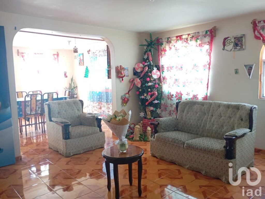 CASA EN VENTA CIUDAD SAGUN 4 LOCALES, 2DO PIDO DEPARTAMENTO FRENTE SEGURIDAD PUBLICA