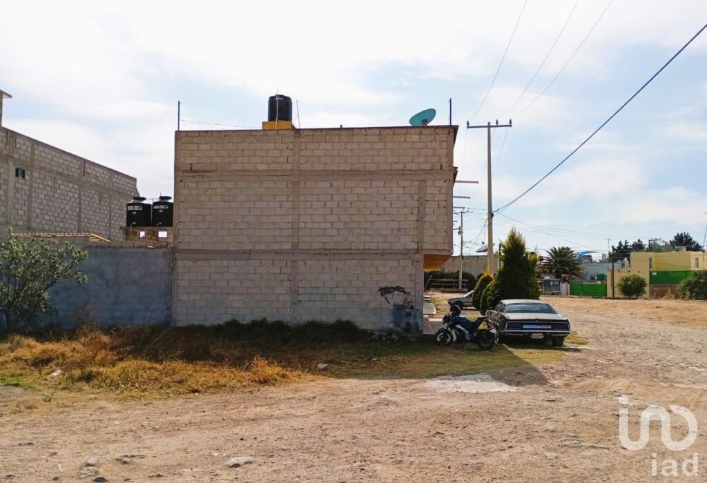 CASA EN VENTA CIUDAD SAGUN 4 LOCALES, 2DO PIDO DEPARTAMENTO FRENTE SEGURIDAD PUBLICA