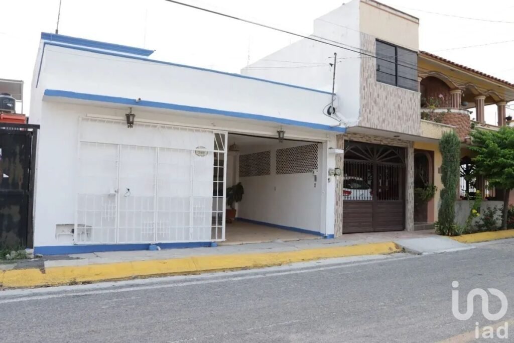 VENDO Casa con Recámara y Estudio en Planta Baja | Fracc. Herradura.