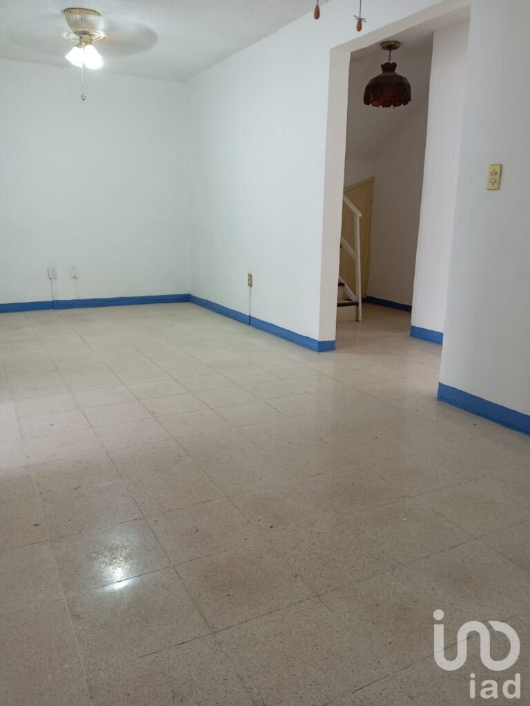 VENDO Casa con Recámara y Estudio en Planta Baja | Fracc. Herradura.