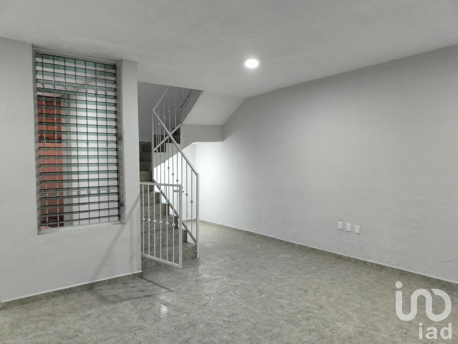 Casa en Venta. Amplios espacios. Por Tercer Anillo Periférico.