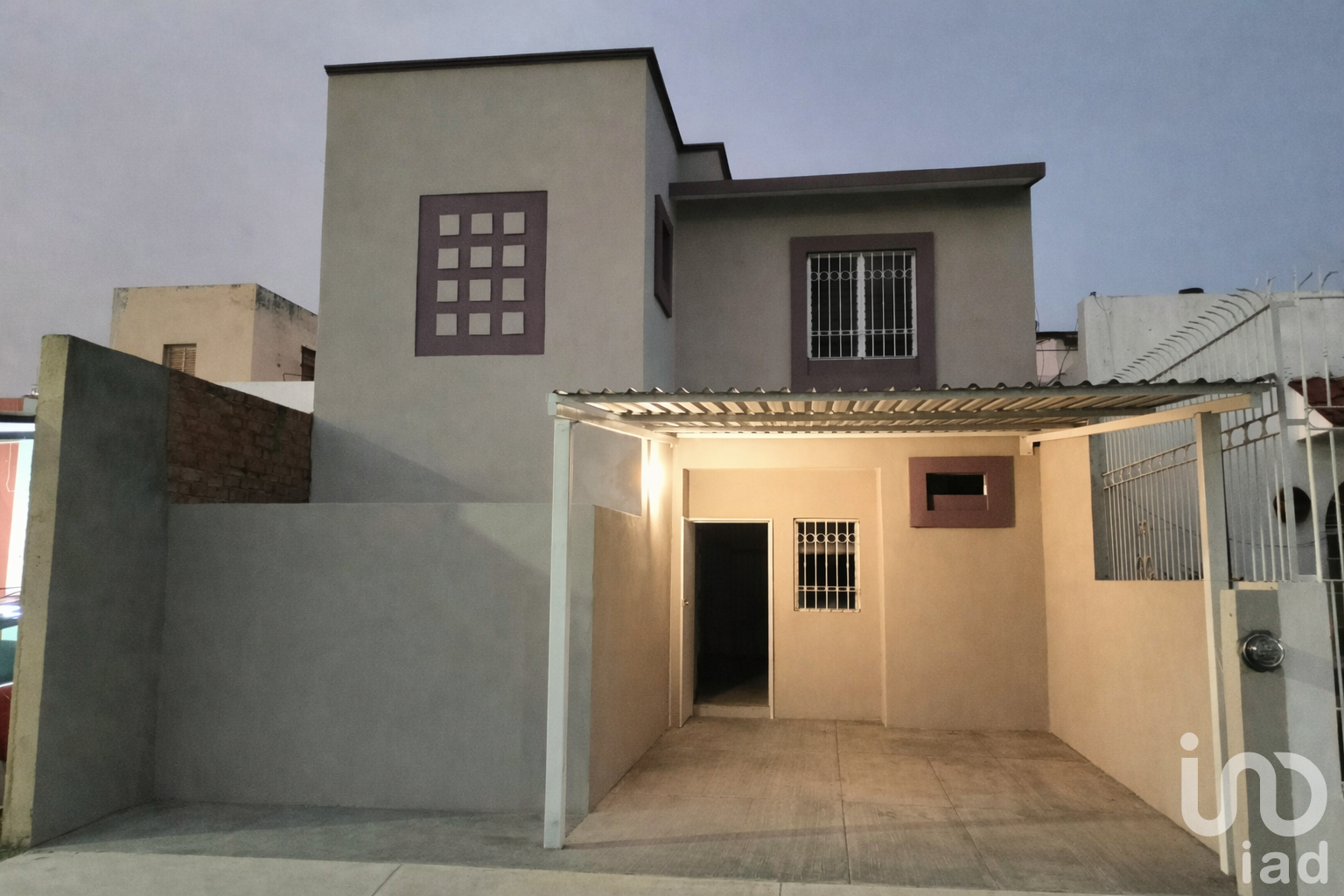 Casa en Venta. Amplios espacios. Por Tercer Anillo Periférico.