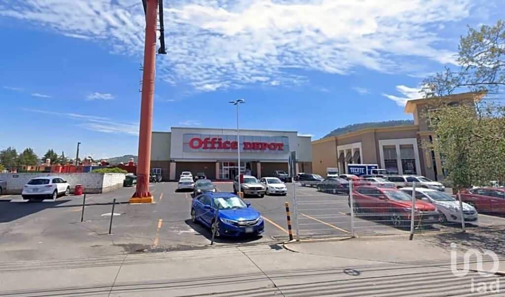 ESPACIO COMERCIAL, IDEAL  PARA FRANQUICIAS. TIENDA ANCLA TOKS.