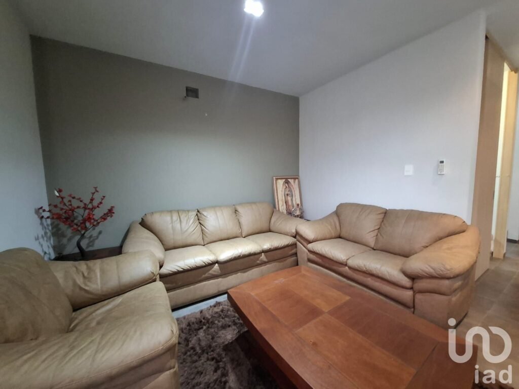 Casa amueblada en renta en Residencial Castilla la Nueva
