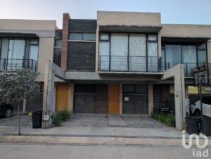 Casa amueblada en renta en Residencial Castilla la Nueva
