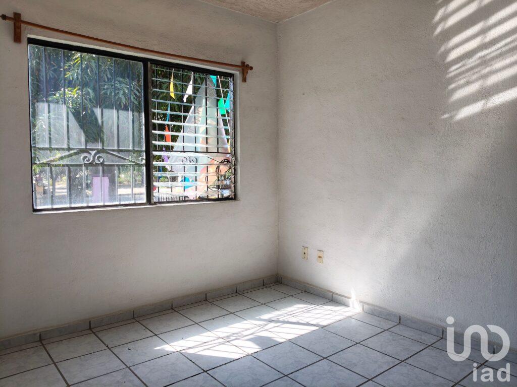 Casa en Venta. Esquina, cerca de El Ángel de Villa de Álvarez