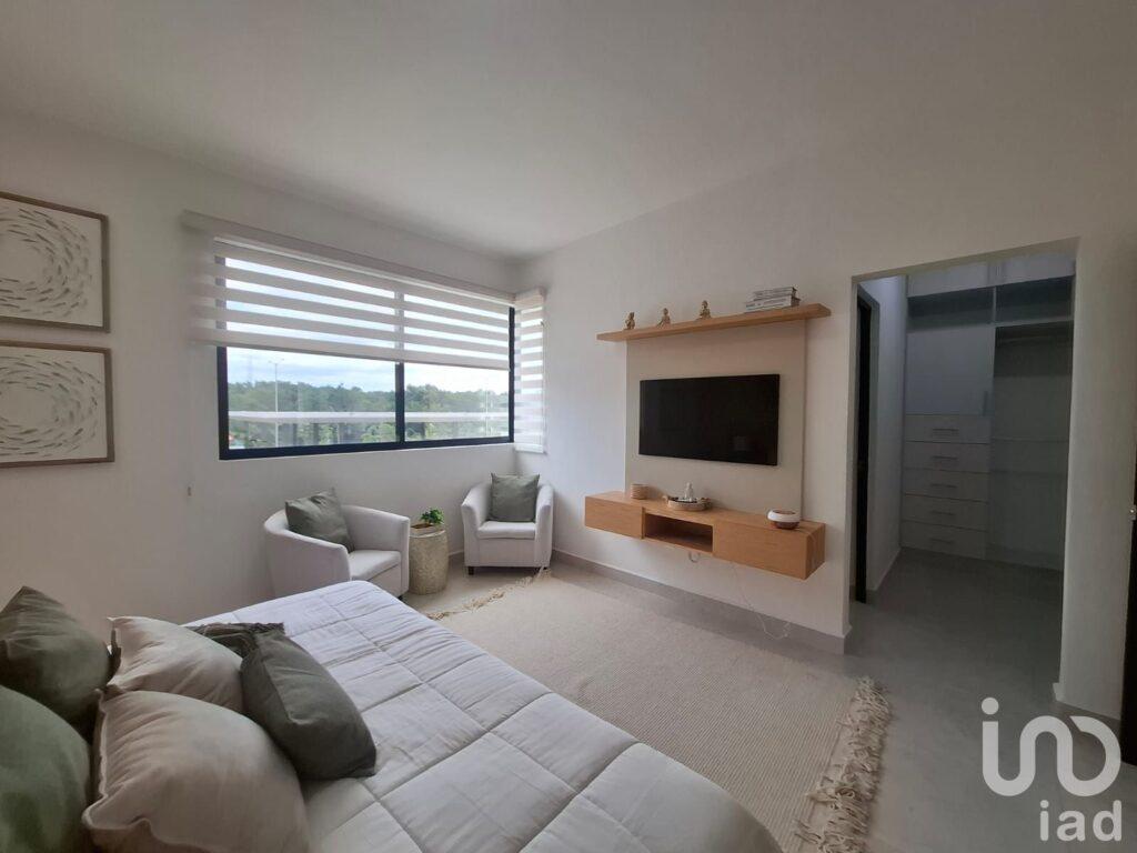 CASA MODELO LINISTE EN AVENIDA HUAYACAN EN CANCUN