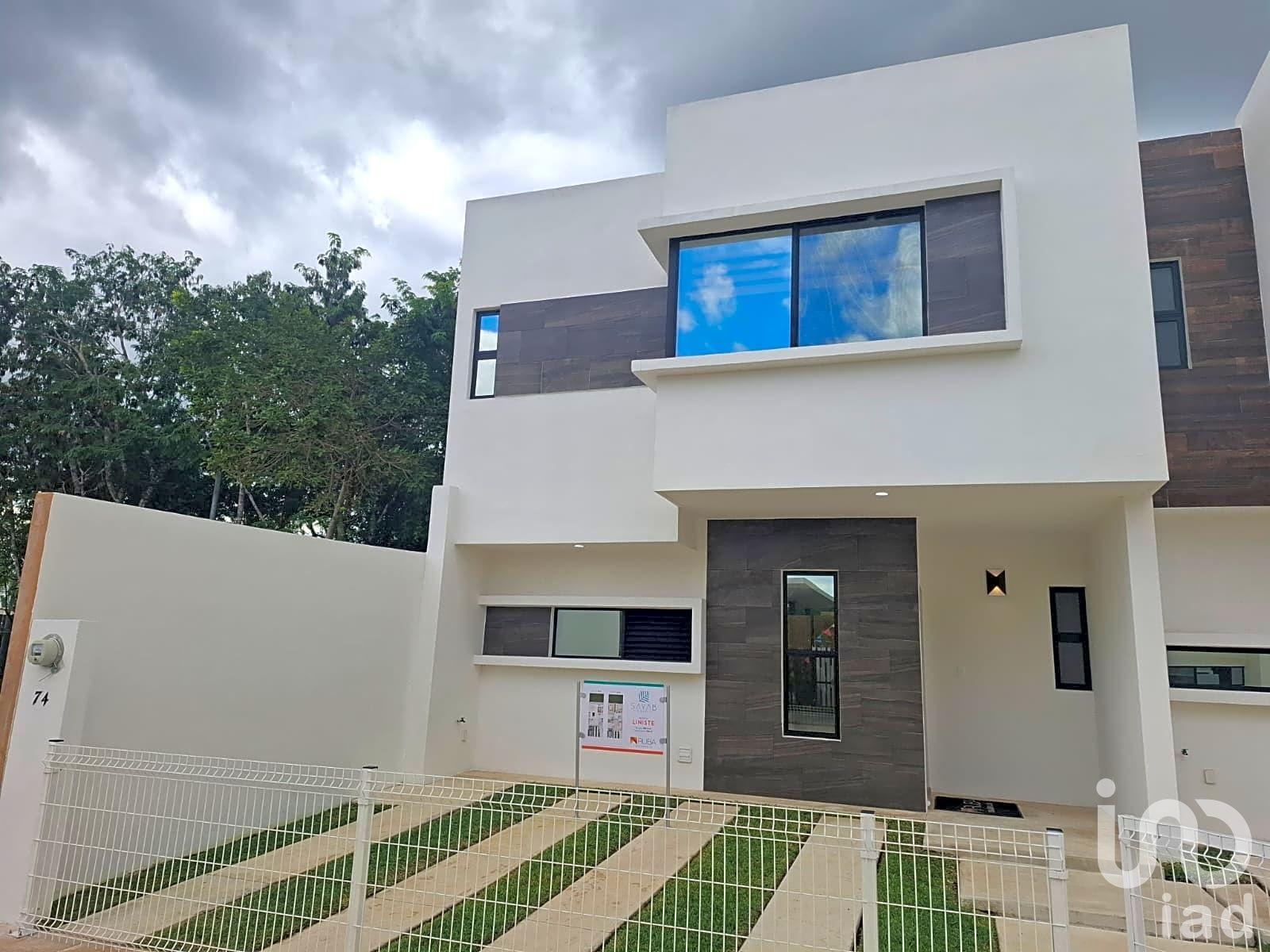 CASA MODELO LINISTE EN AVENIDA HUAYACAN EN CANCUN