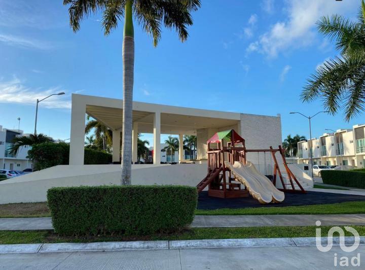 VENDO CASA EN LONG ISLAND ESTILO YORK AMUEBLADA, AV. HUAYACAN, CANCUN. Q.ROO