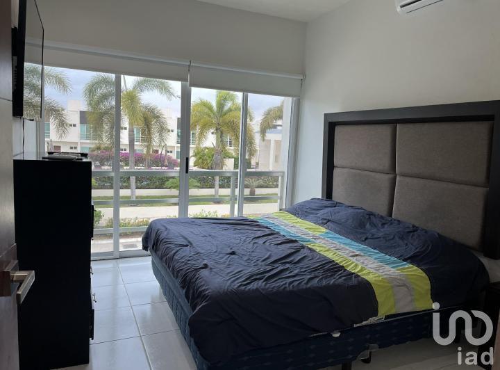VENDO CASA EN LONG ISLAND ESTILO YORK AMUEBLADA, AV. HUAYACAN, CANCUN. Q.ROO