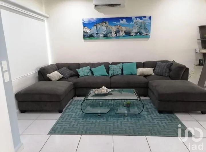 VENDO CASA EN LONG ISLAND ESTILO YORK AMUEBLADA, AV. HUAYACAN, CANCUN. Q.ROO