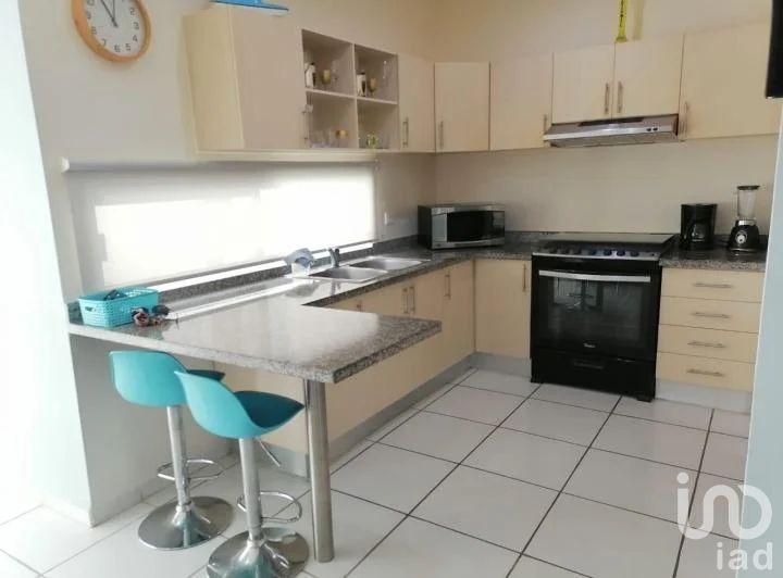 VENDO CASA EN LONG ISLAND ESTILO YORK AMUEBLADA, AV. HUAYACAN, CANCUN. Q.ROO