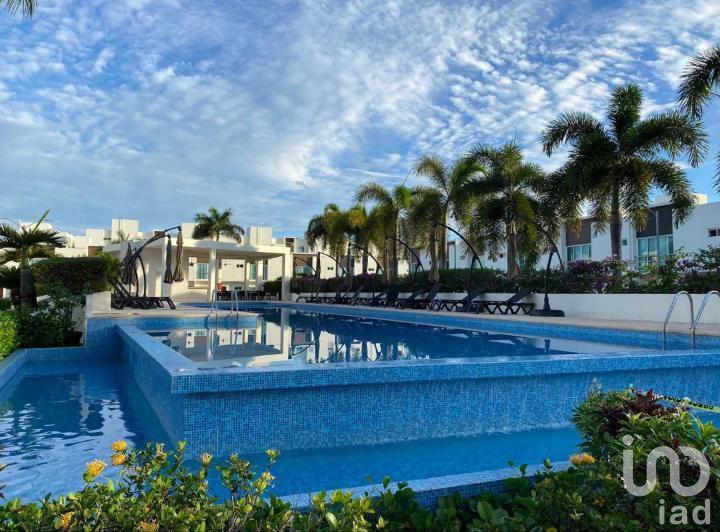 VENDO CASA EN LONG ISLAND ESTILO YORK AMUEBLADA, AV. HUAYACAN, CANCUN. Q.ROO