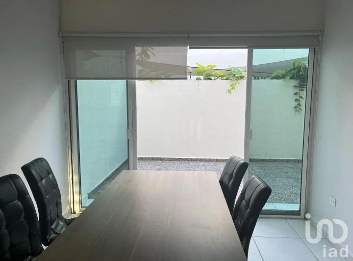 VENDO CASA EN LONG ISLAND ESTILO YORK AMUEBLADA, AV. HUAYACAN, CANCUN. Q.ROO