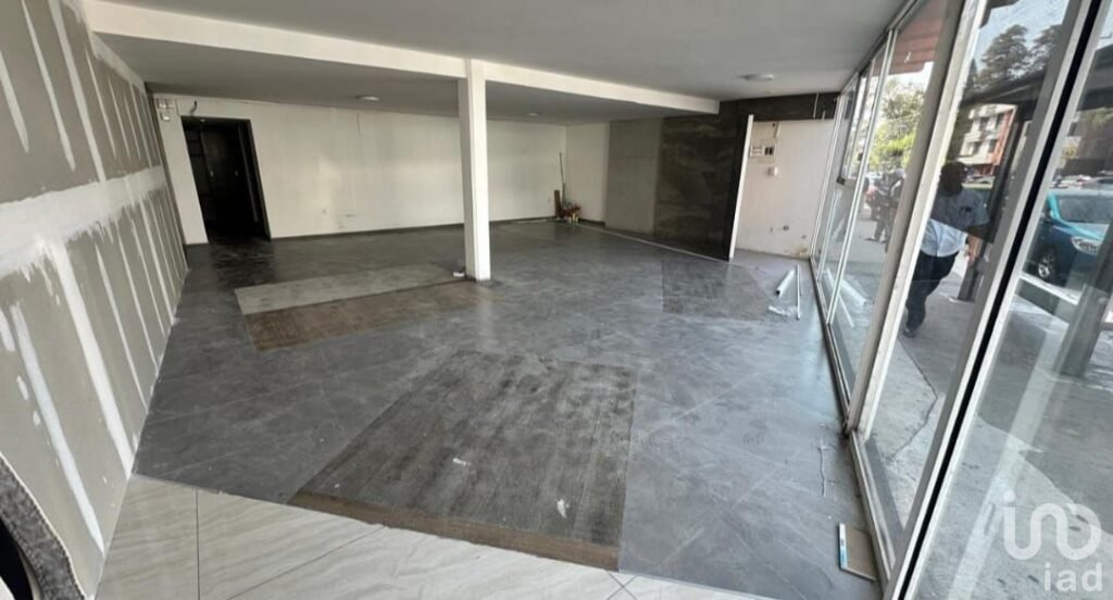 SE RENTA LOCAL COMERCIAL SOBRE AVENIDA LAZAORO CARDENAS POR LA NISSAN