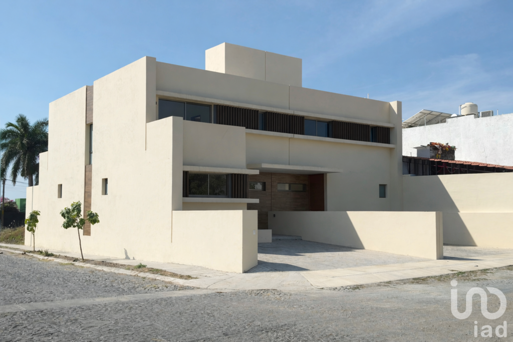 Casa en Venta. Esquina. Cuarto de servicio. Vista Norte.