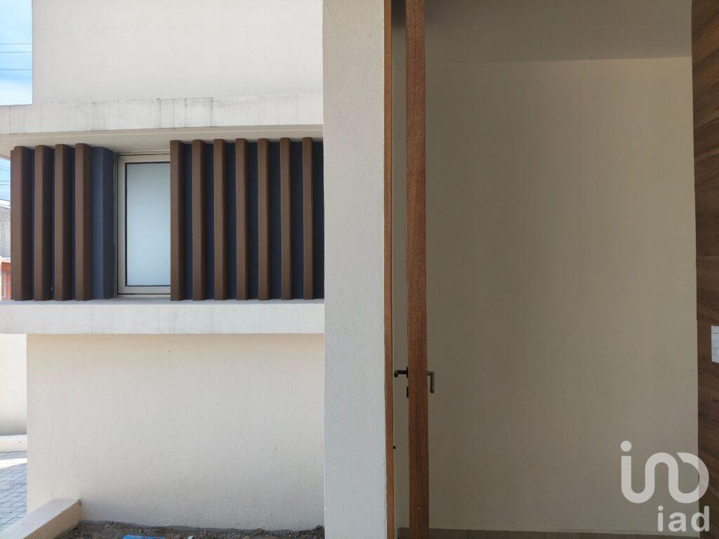 Casa en Venta. Esquina. Cuarto de servicio. Vista Norte.