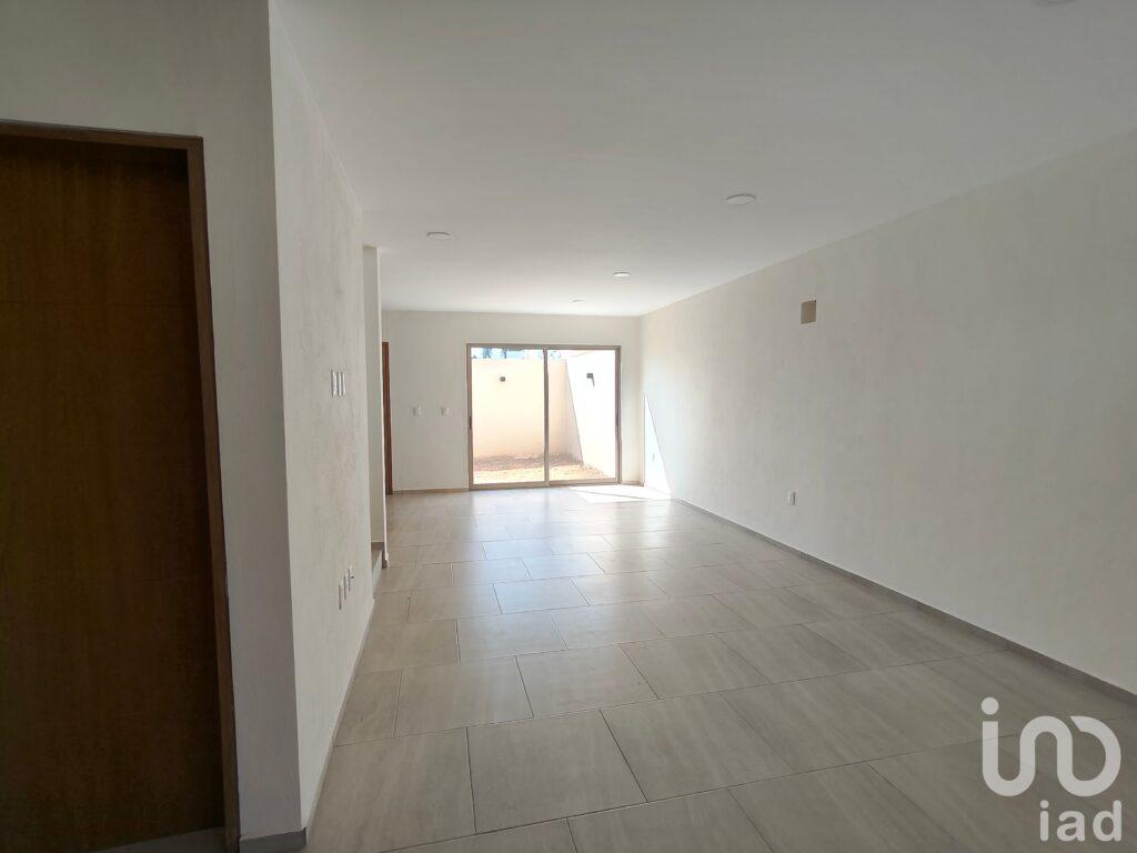 Casa en Venta. Esquina. Cuarto de servicio. Vista Norte.