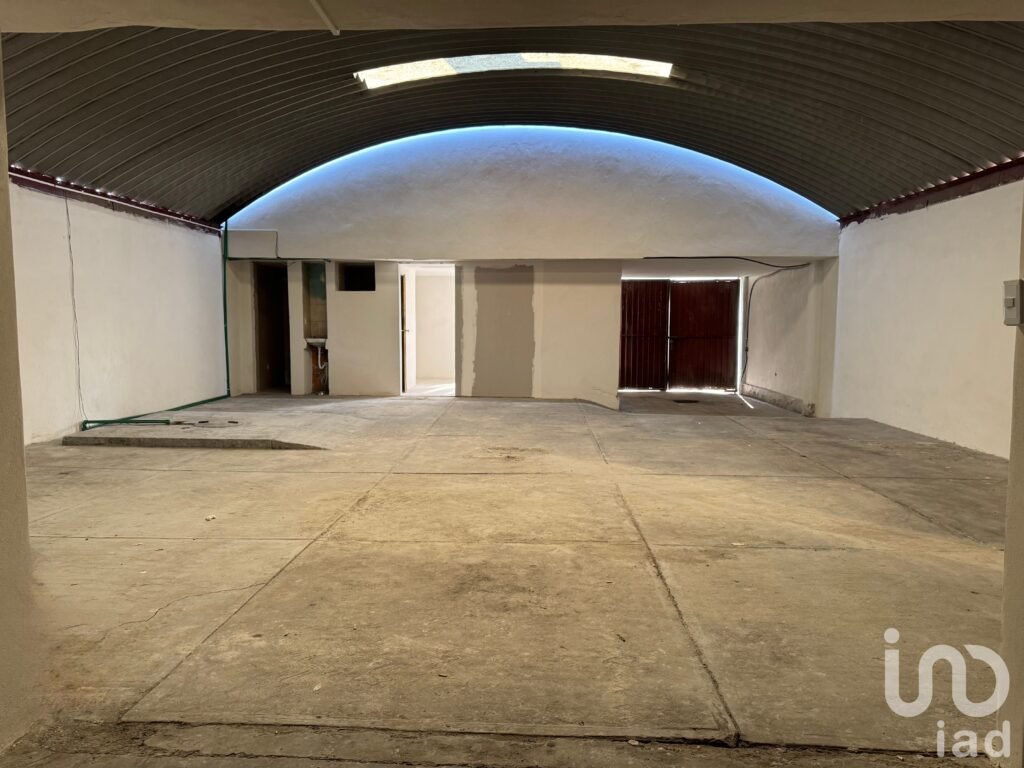 Bodega y oficinas en Avenida 11 sur  Lomas de Castillotla Puebla a 2 minutos de Plaza Centro Sur