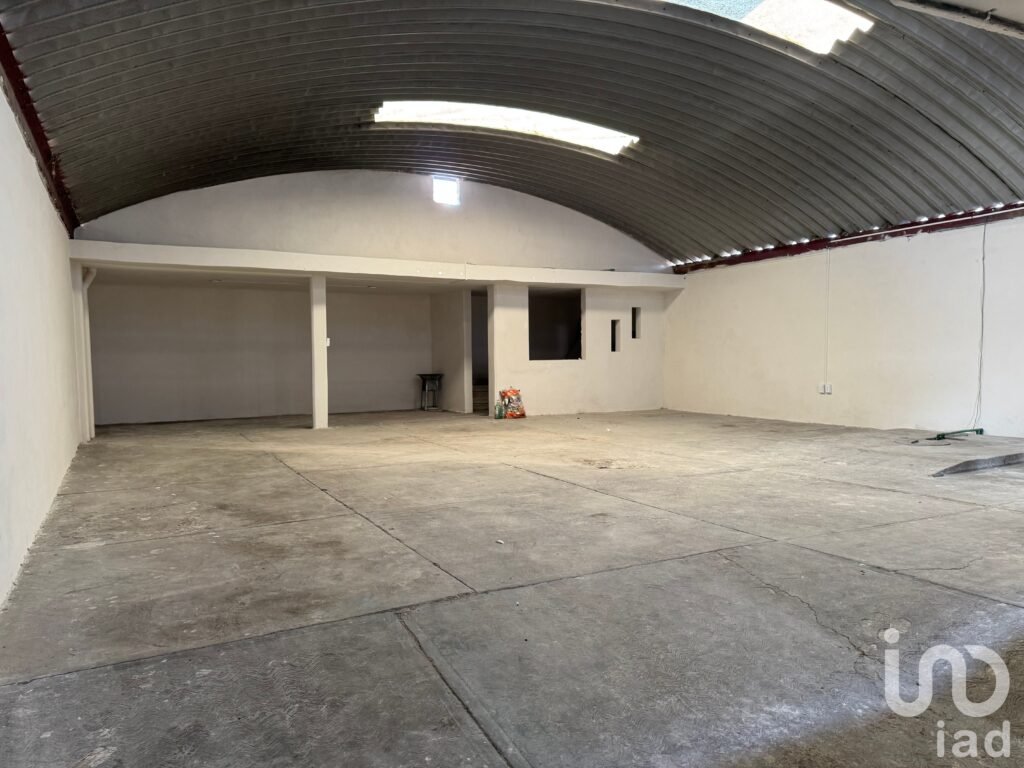 Bodega y oficinas en Avenida 11 sur  Lomas de Castillotla Puebla a 2 minutos de Plaza Centro Sur