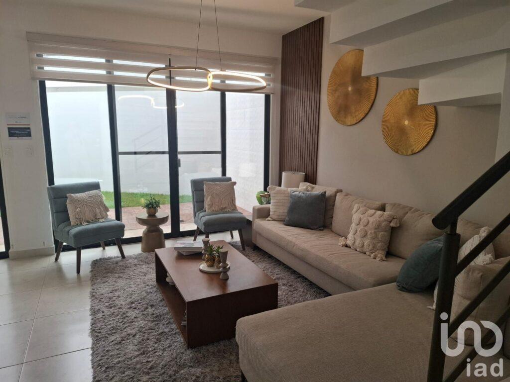 HERMOSA CASA MODELO VESEL EN AVENIDA HUAYACAN CON AMENIDADES