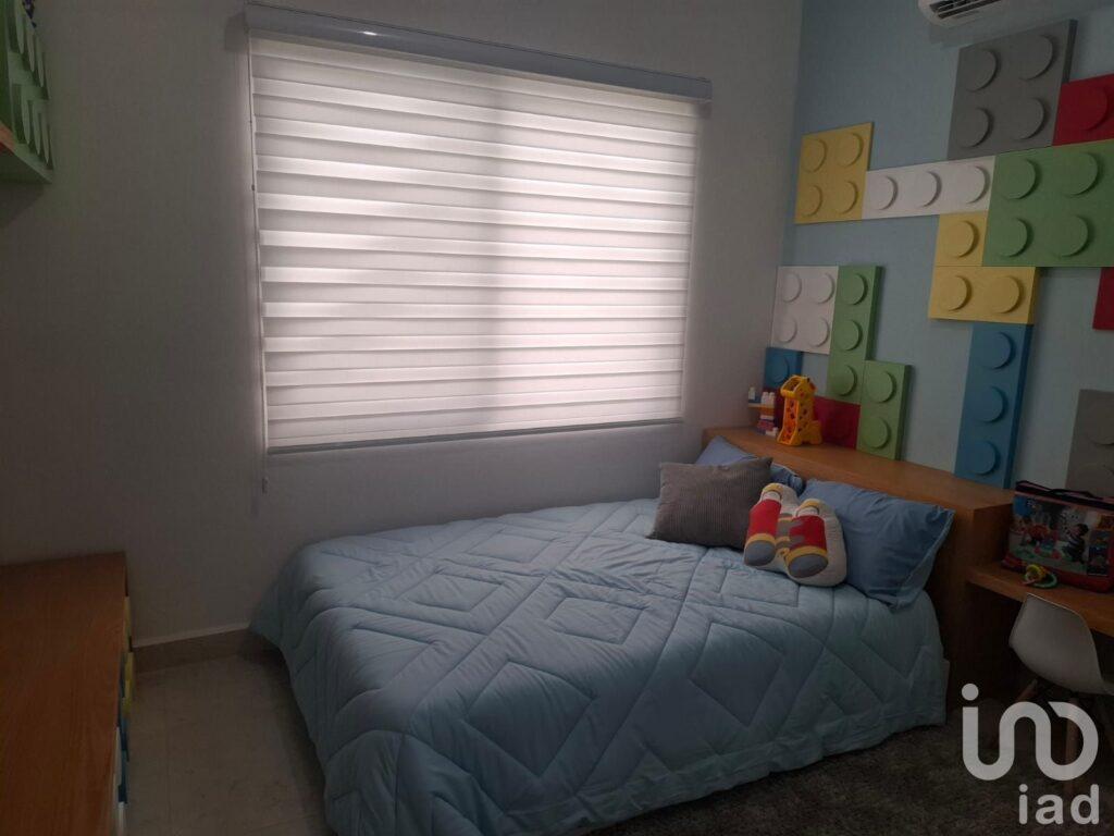 HERMOSA CASA MODELO VESEL EN AVENIDA HUAYACAN CON AMENIDADES