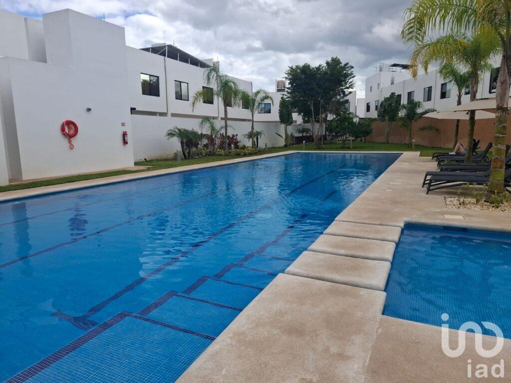 HERMOSA CASA MODELO VESEL EN AVENIDA HUAYACAN CON AMENIDADES