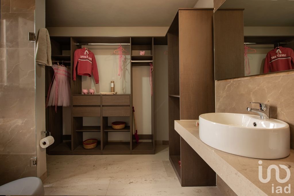 Casa en venta en ZOI Santa Anita junto a Plaza Galerias de López Mateos Sur