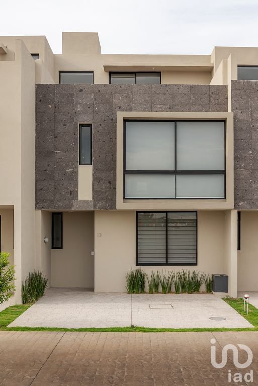 Casa en venta en ZOI Santa Anita junto a Plaza Galerias de López Mateos Sur