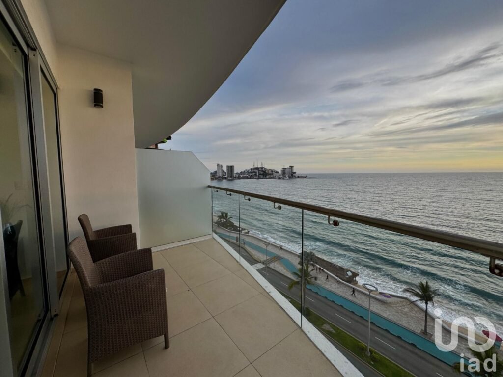 Departamento en Renta en Torre frente al Malecón, Mazatlán, Sinaloa.
