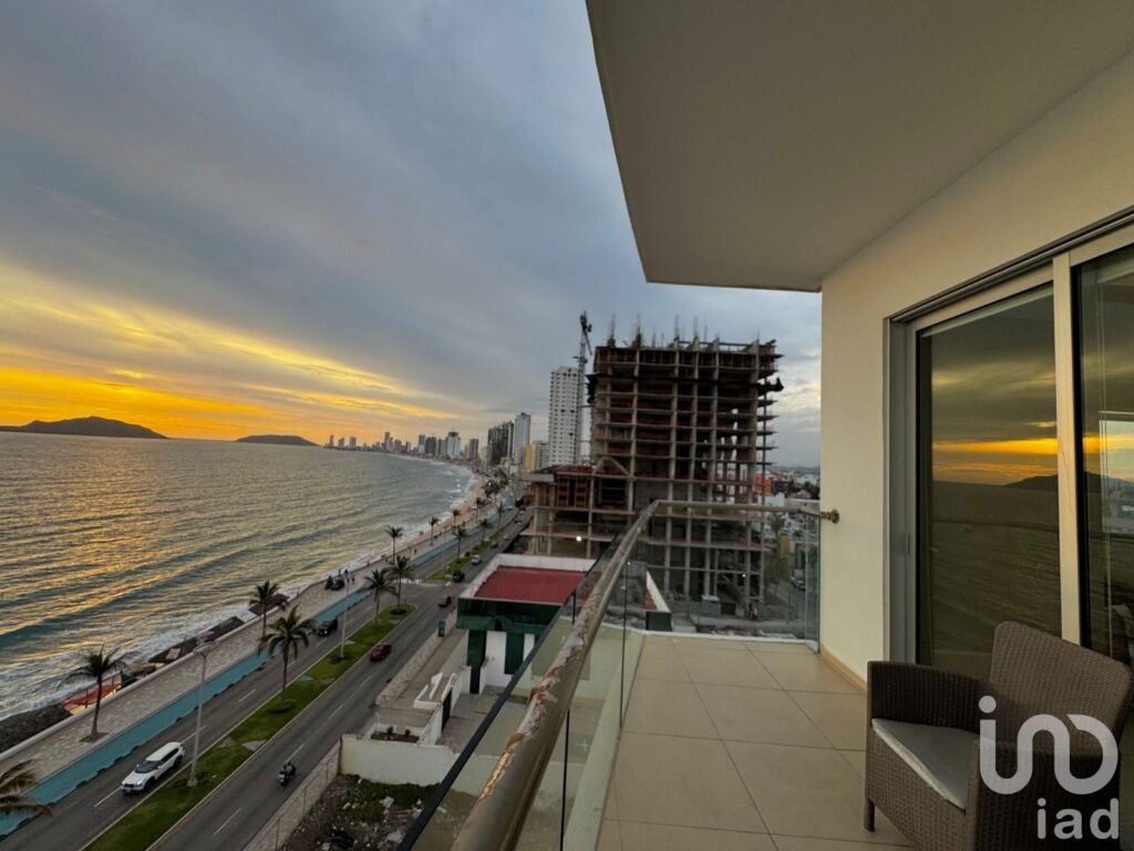 Departamento en Renta en Torre frente al Malecón, Mazatlán, Sinaloa.