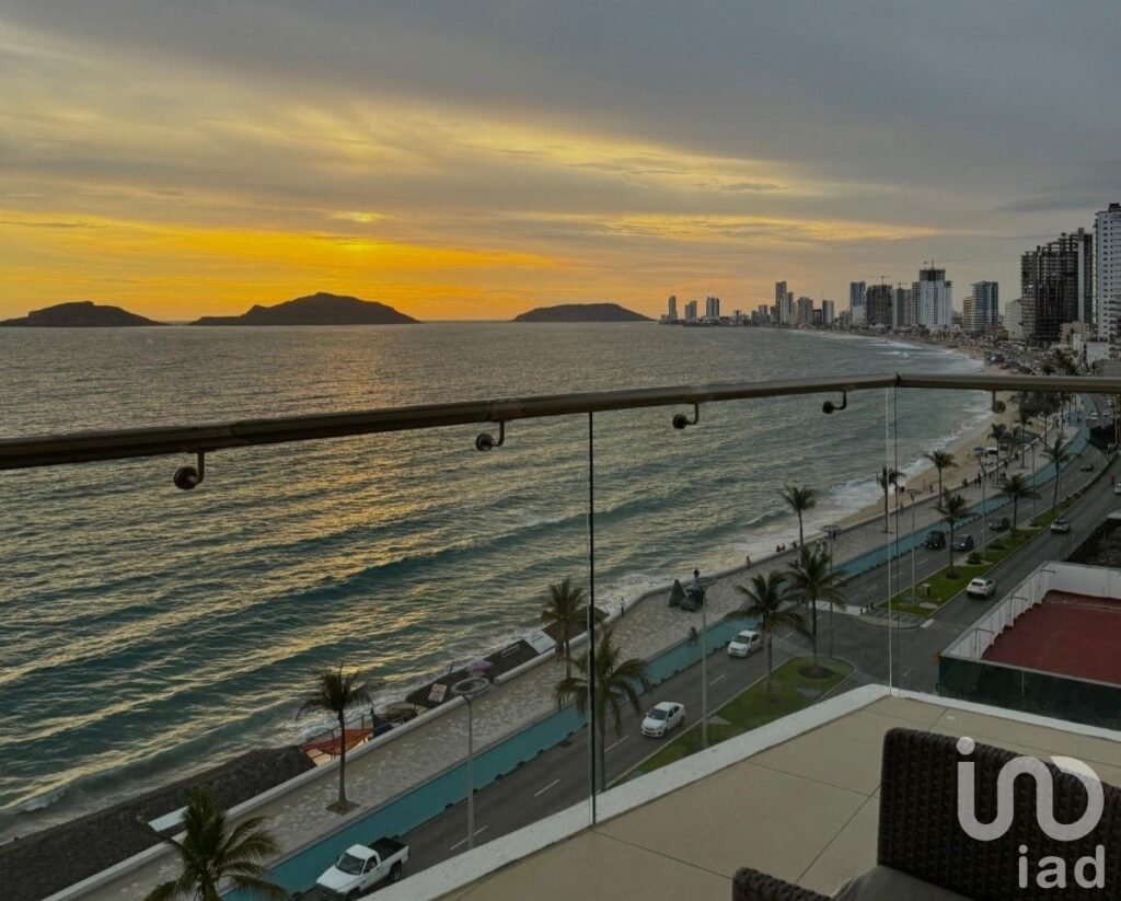 Departamento en Renta en Torre frente al Malecón, Mazatlán, Sinaloa.