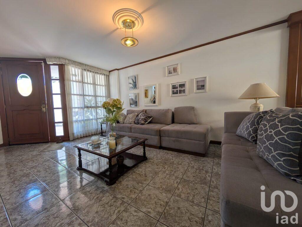 casa en venta en jardines de celaya 3 hab, 3 autos. con despacho y bodega