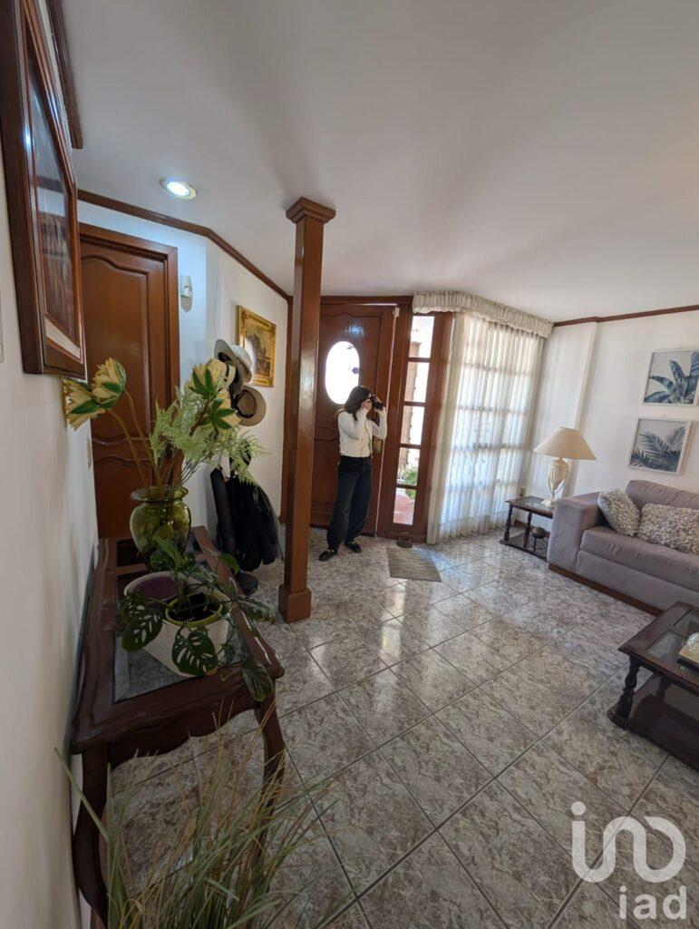 casa en venta en jardines de celaya 3 hab, 3 autos. con despacho y bodega