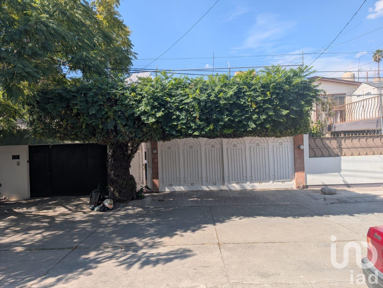 casa en venta en jardines de celaya 3 hab, 3 autos. con despacho y bodega casa en venta en jardines de celaya 3 hab, 3 autos. con despacho y bodega